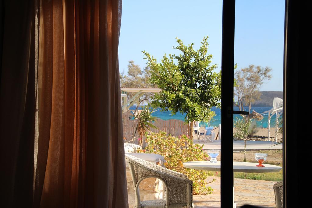 Porto Paradiso Chrisi Akti (Paros)